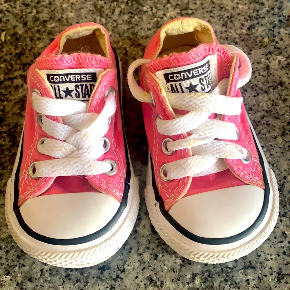 Size 3 pink converse